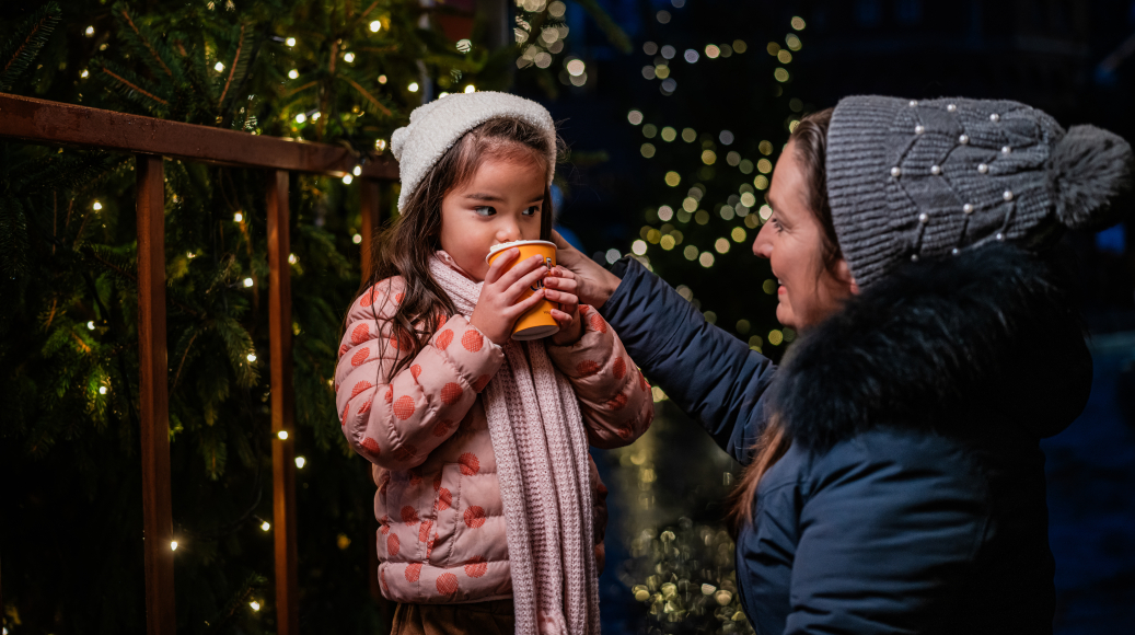 Gezellig chocomel drinken tijdens de winter in Madurodam